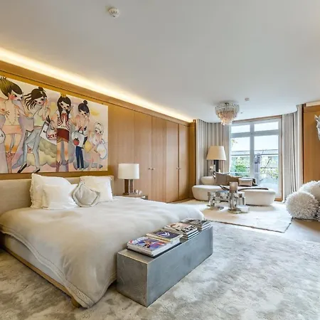 Unique Location Of This Penthouse Offers You The Tranquility Of A Private Apartment