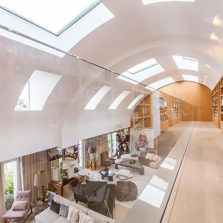 Unique Location Of This Penthouse Offers You The Tranquility Of A Private Apartment *