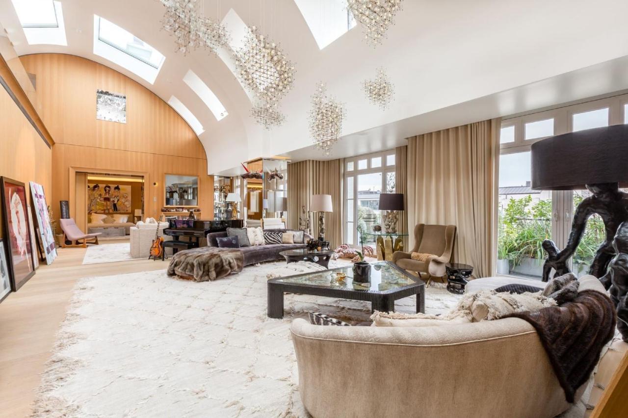 Unique Location Of This Penthouse Offers You The Tranquility Of A Private * Paris