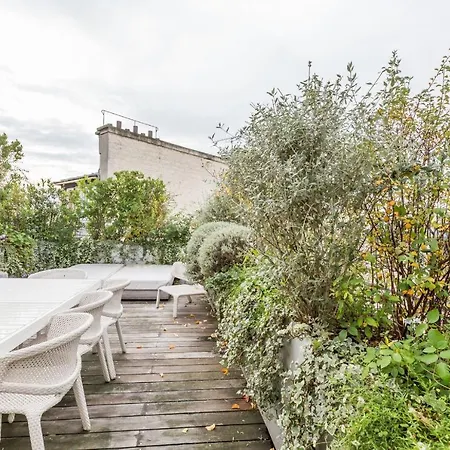 Unique Location Of This Penthouse Offers You The Tranquility Of A Private Parigi