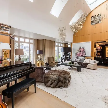 Appartamento Unique Location Of This Penthouse Offers You The Tranquility Of A Private Parigi