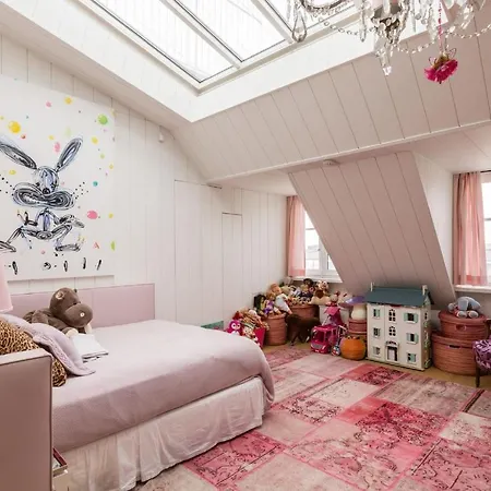 Appartamento Unique Location Of This Penthouse Offers You The Tranquility Of A Private Parigi